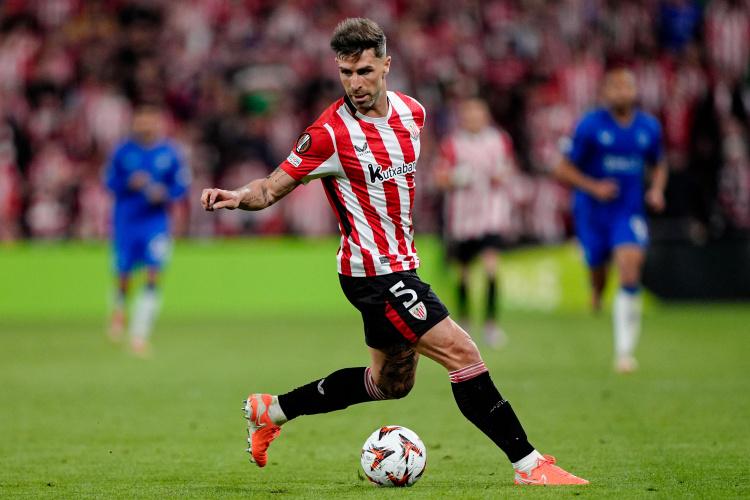 直保密, 一家酒店接 直保密, 一家酒店接