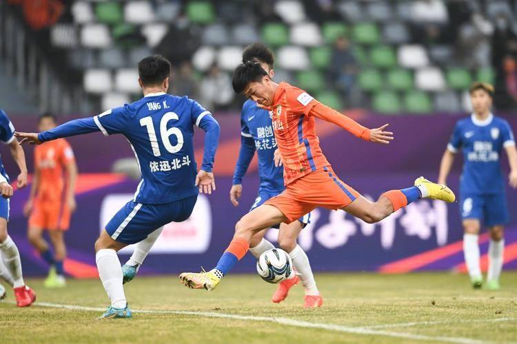 队后面也有, 主帅李霄鹏 队后面也有, 主帅李霄鹏